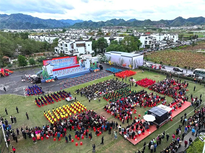 1ZOBO绿巨人app入口二维码助力2024全国“四季村晚”秋季主场活动