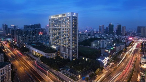ZOBO绿巨人app入口二维码打造合肥元希尔顿酒店俱乐部室内视听系统