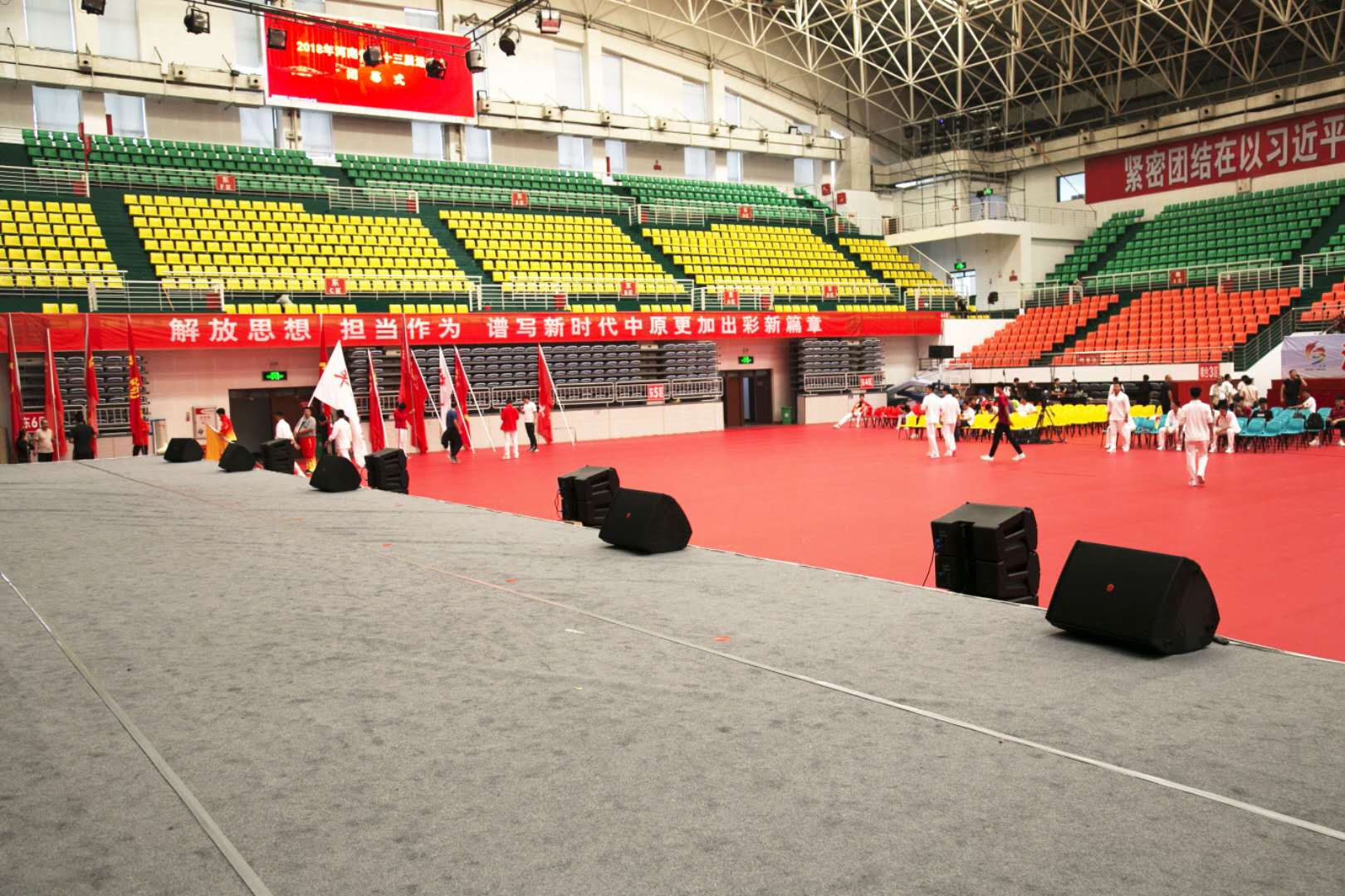 可乐app福引导绿巨人场扩声系统设计及建筑声学