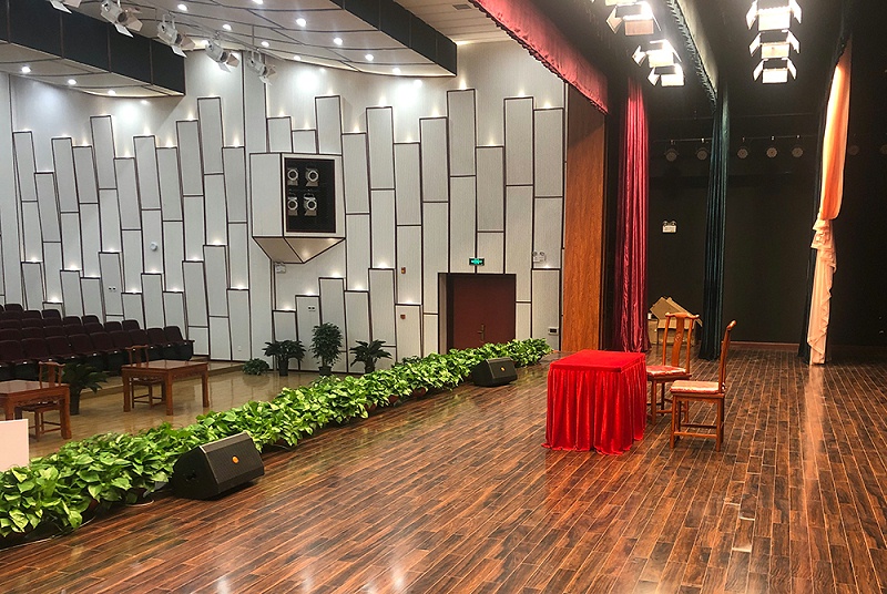 绿巨人在线下载免费版设备在提升戏剧舞台艺术中的作用