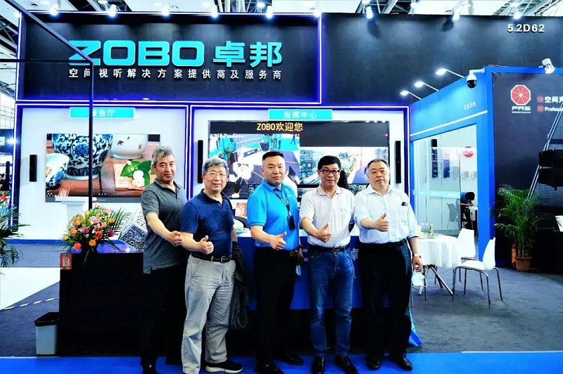 ZOBO绿巨人app入口二维码展会天！现场来客如云,热度不减!