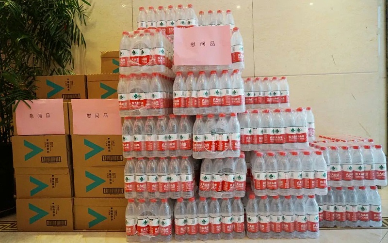ZOBO绿巨人app入口二维码工会丨丰台区总工会“送清凉”慰问活动
