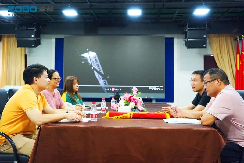 2ZOBO绿巨人app入口二维码捐赠设备支持残联事业丨一面锦旗+一封接收函=弘扬大爱 履行企业社会责任