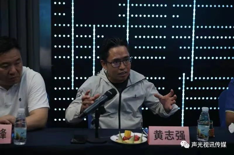 ZOBO董事长张新峰作为声光视讯行业联盟代表赴豫芒温暖灾区，传递爱心