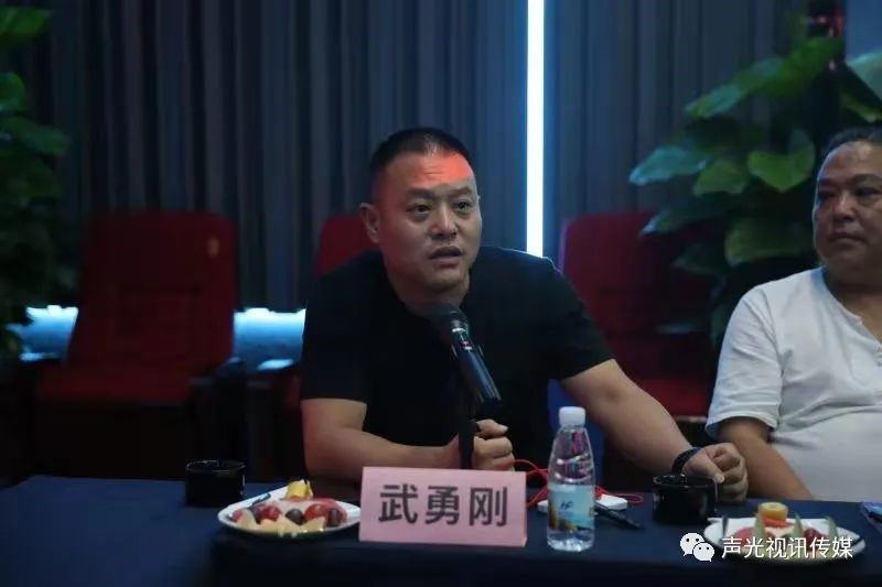 ZOBO董事长张新峰作为声光视讯行业联盟代表赴豫芒温暖灾区，传递爱心
