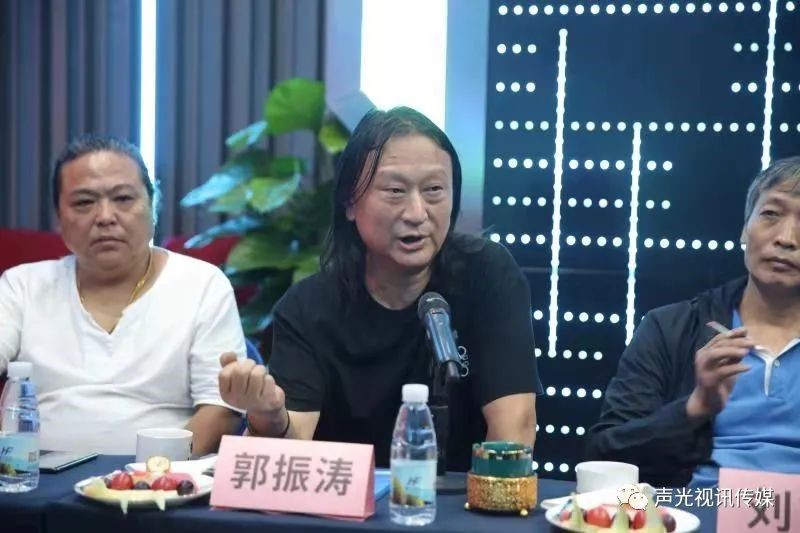 ZOBO董事长张新峰作为声光视讯行业联盟代表赴豫芒温暖灾区，传递爱心