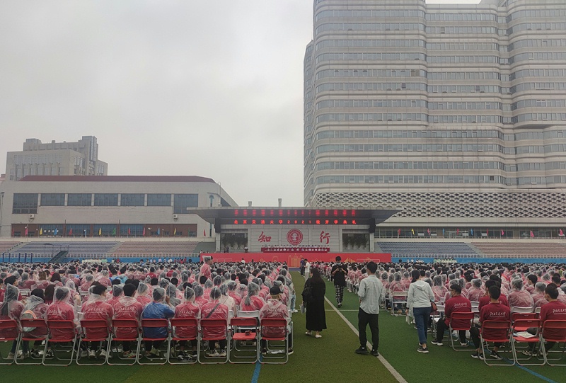 可乐app福引导绿巨人馆扩声系统在校园典礼中的应用