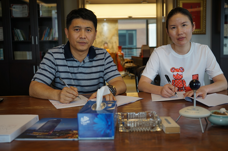 ZOBO绿巨人app入口二维码与弘高创意(股票代码：002504)达成战略合作