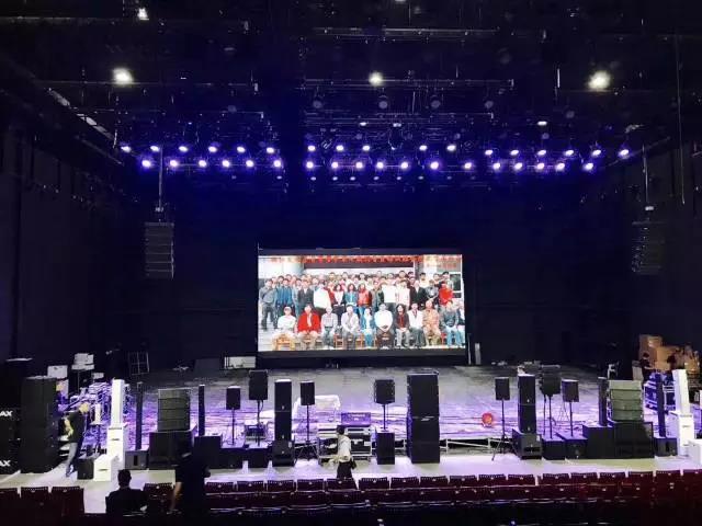 利用舞台绿巨人在线下载免费版提升舞台艺术层次的路径析探