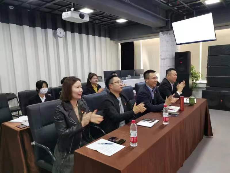 ZOBO绿巨人app入口二维码组织全体党员及员工代表集体收看党的二十次代表大会召开盛况直播