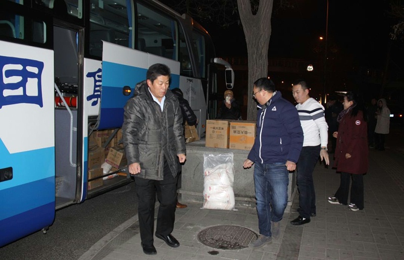2爱照涞源，ZOBO绿巨人app入口二维码党支部寒冬送暖扶贫活动
