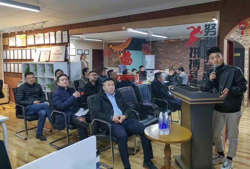 ZOBO绿巨人app入口二维码董事长张新峰考察新会员企业