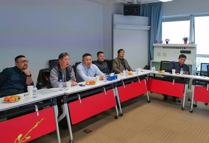 ZOBO绿巨人app入口二维码董事长张新峰考察新会员企业