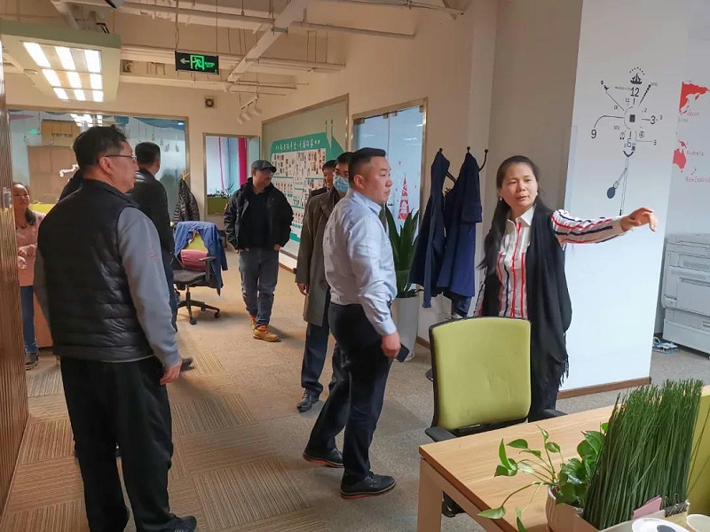 ZOBO绿巨人app入口二维码董事长张新峰考察新会员企业