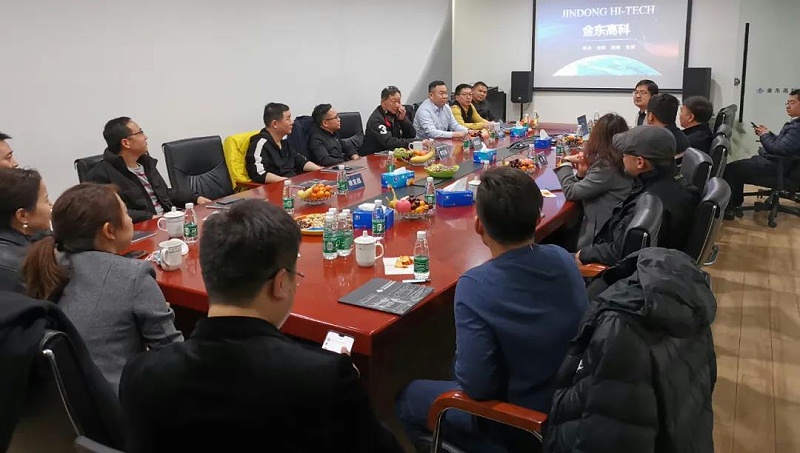 ZOBO绿巨人app入口二维码董事长张新峰考察新会员企业