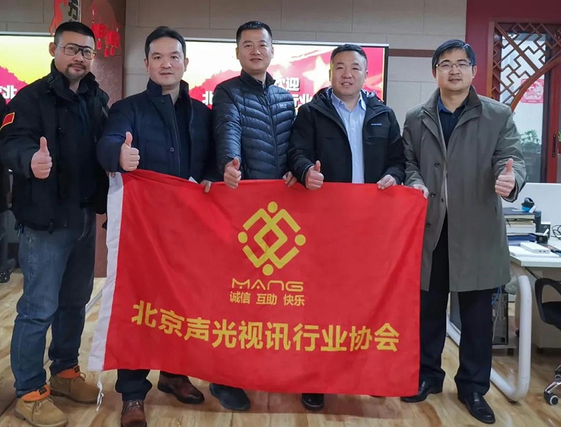 ZOBO绿巨人app入口二维码董事长张新峰考察新会员企业