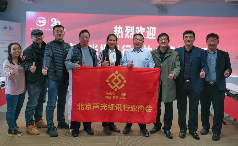 ZOBO绿巨人app入口二维码董事长张新峰考察新会员企业