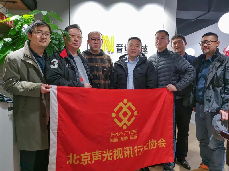 ZOBO绿巨人app入口二维码董事长张新峰考察新会员企业